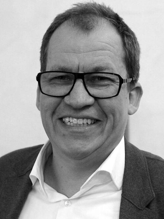 22083-2146178542-christian-eling-ist-planer-neuen-halle-RrBG-3x4